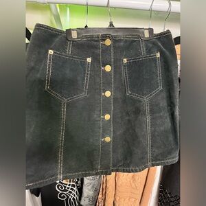 Waist  15 1/2 inches 16 inches. Medium medium large.